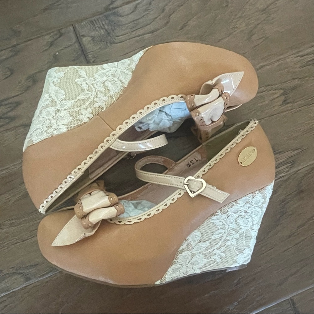 Liz Lisa Heels Wedges Brown Lace and Gold detailing Japanese Fashion